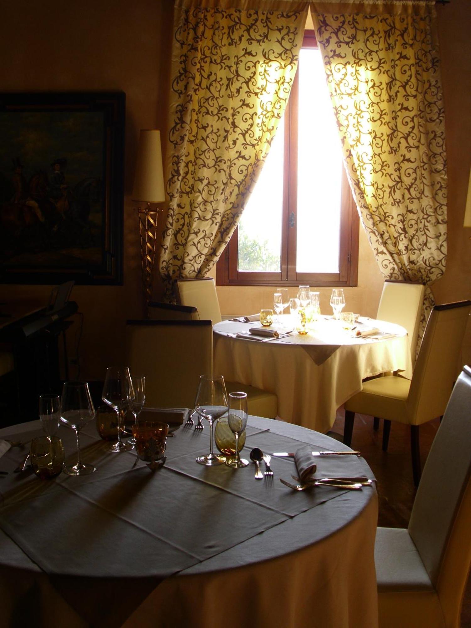 Hotel Castello Di Vigoleno Ngoại thất bức ảnh
