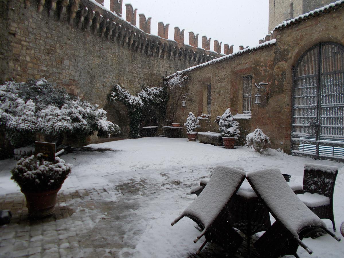 Hotel Castello Di Vigoleno Ngoại thất bức ảnh