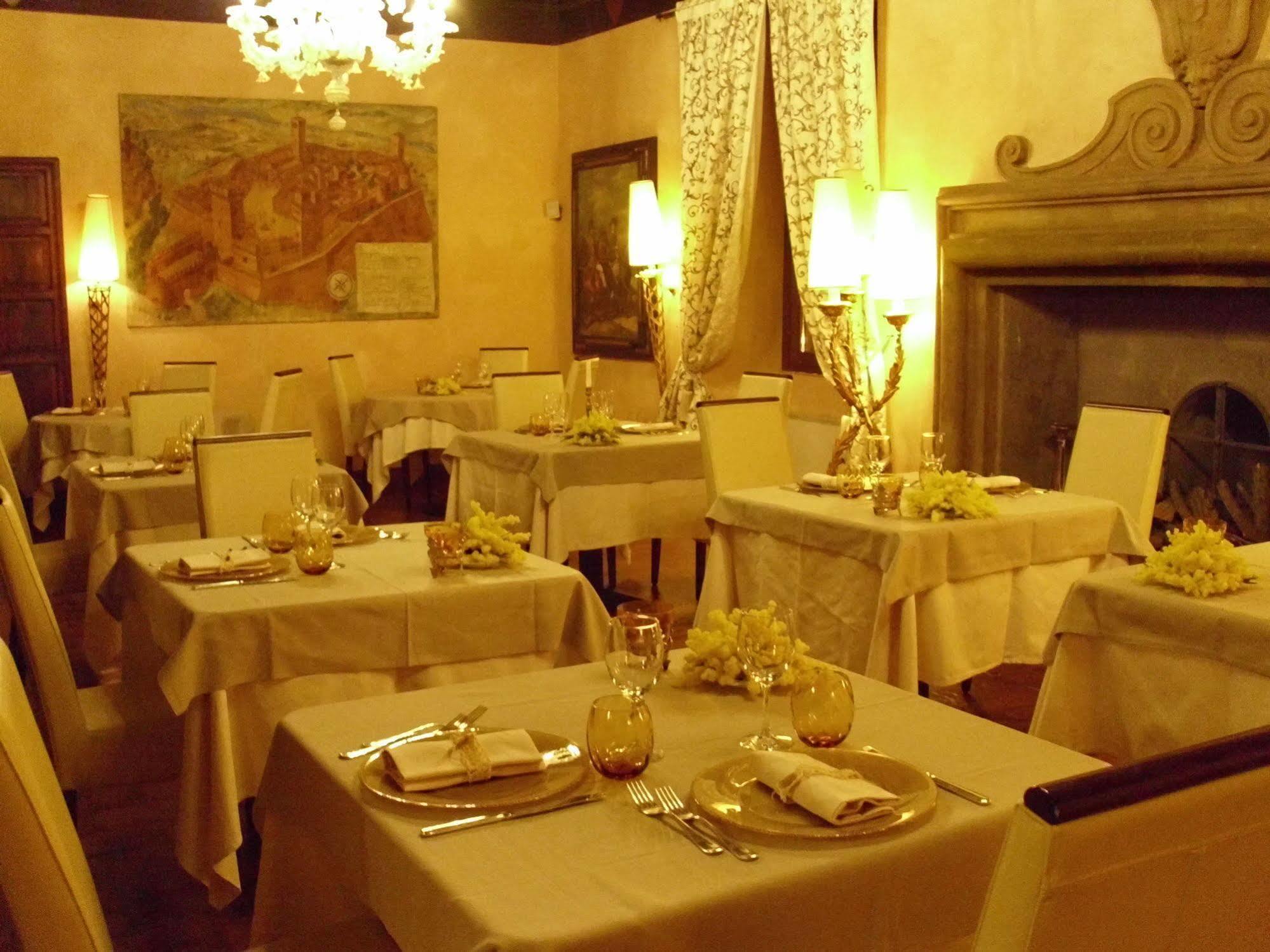 Hotel Castello Di Vigoleno Ngoại thất bức ảnh