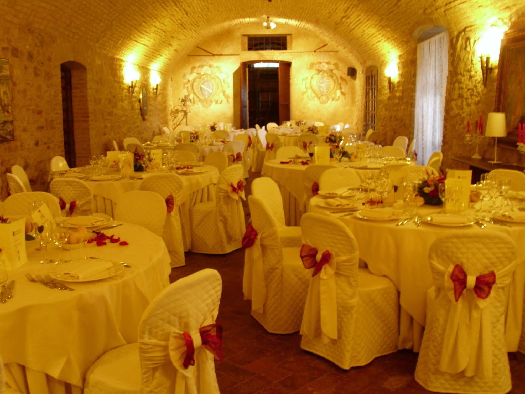 Hotel Castello Di Vigoleno Ngoại thất bức ảnh