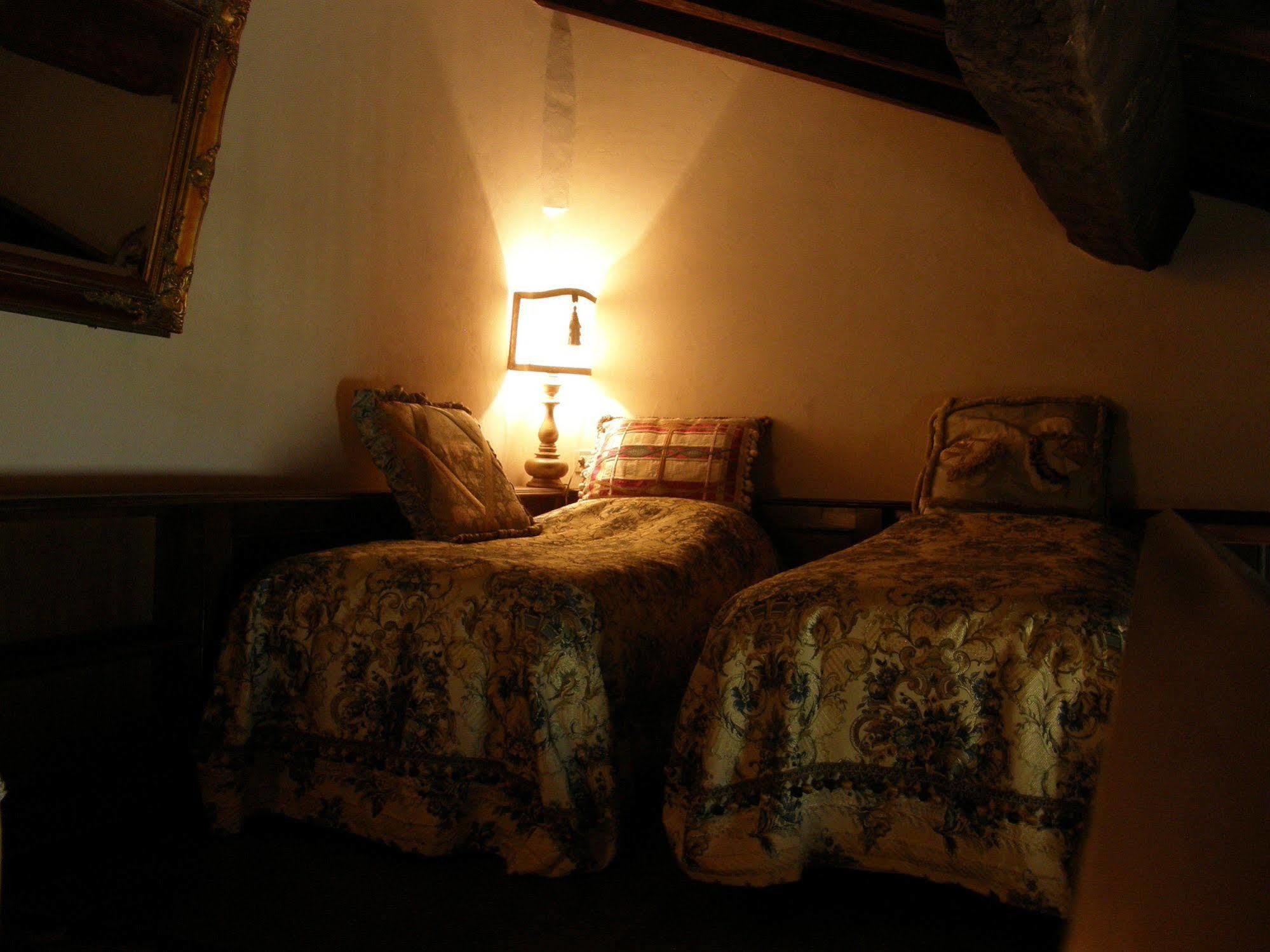 Hotel Castello Di Vigoleno Ngoại thất bức ảnh