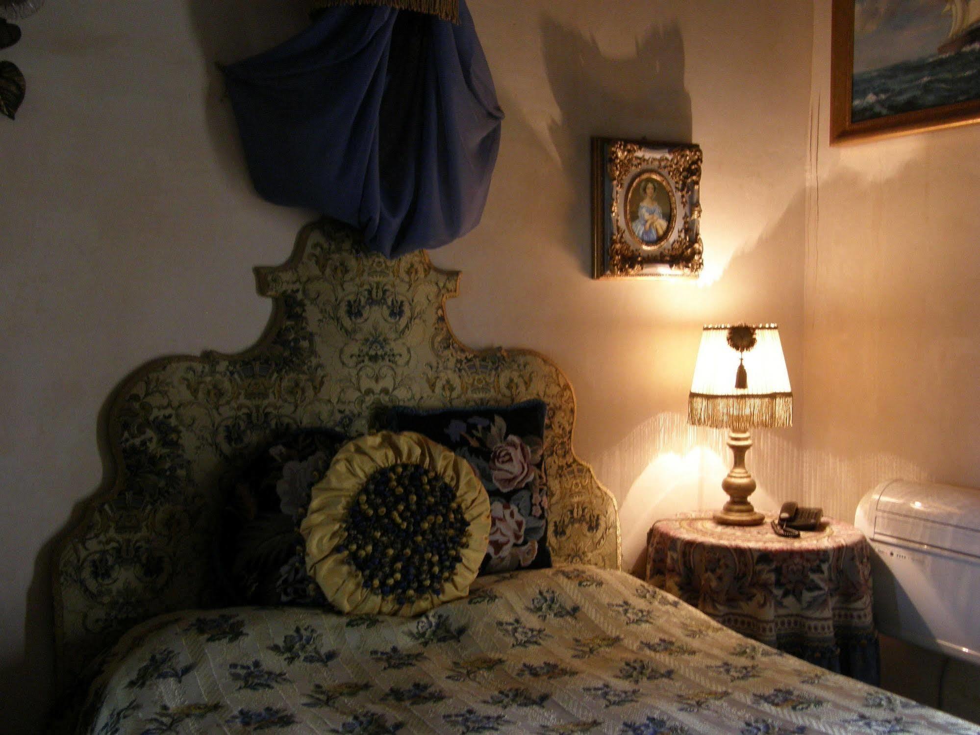 Hotel Castello Di Vigoleno Ngoại thất bức ảnh
