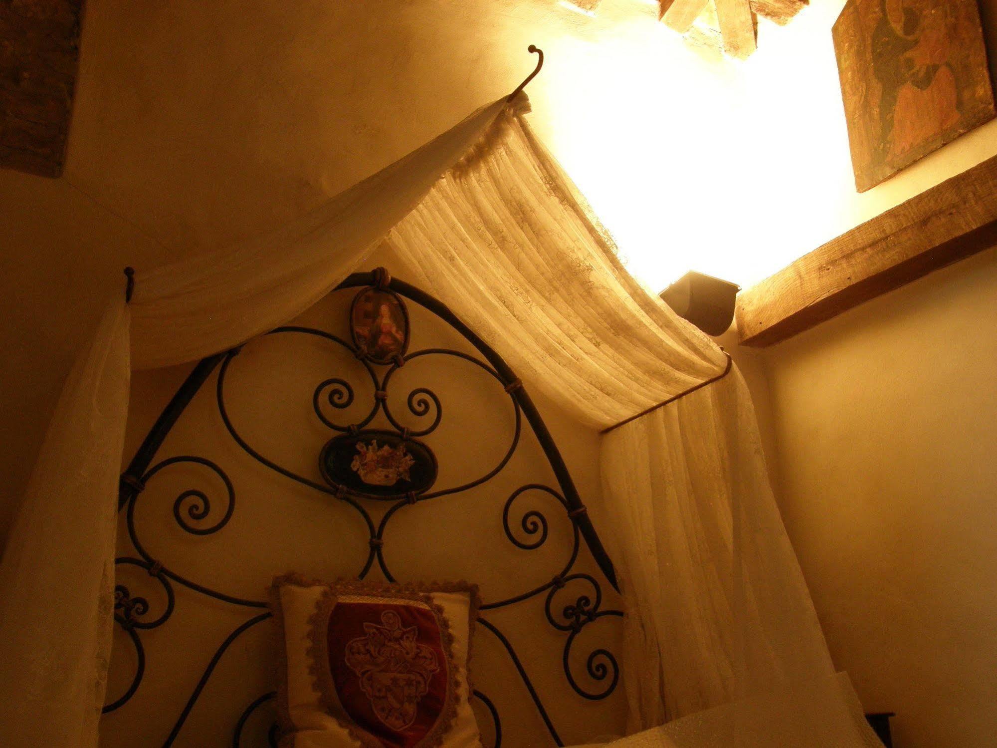 Hotel Castello Di Vigoleno Ngoại thất bức ảnh