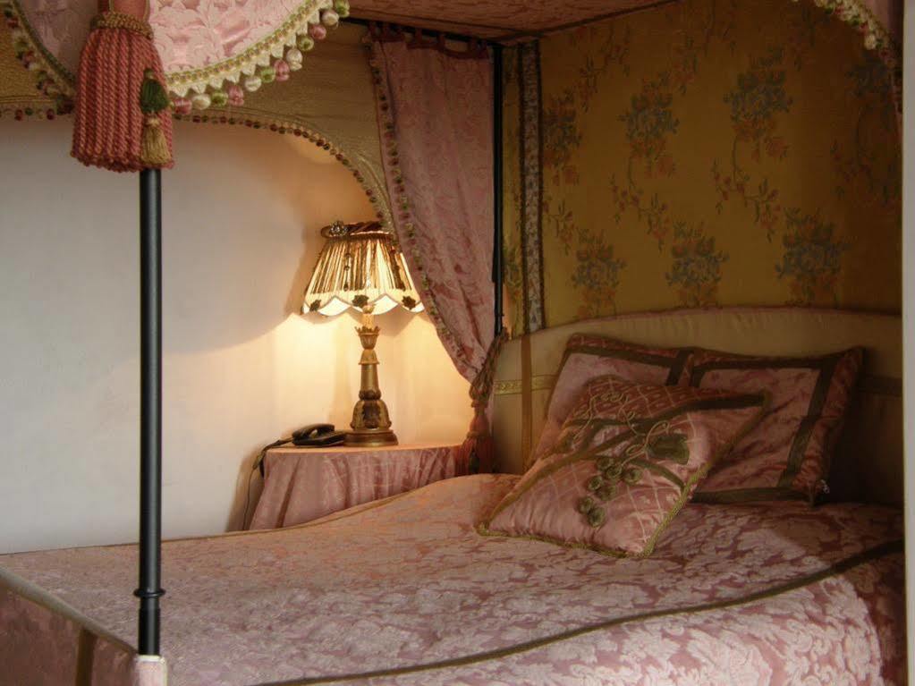 Hotel Castello Di Vigoleno Ngoại thất bức ảnh
