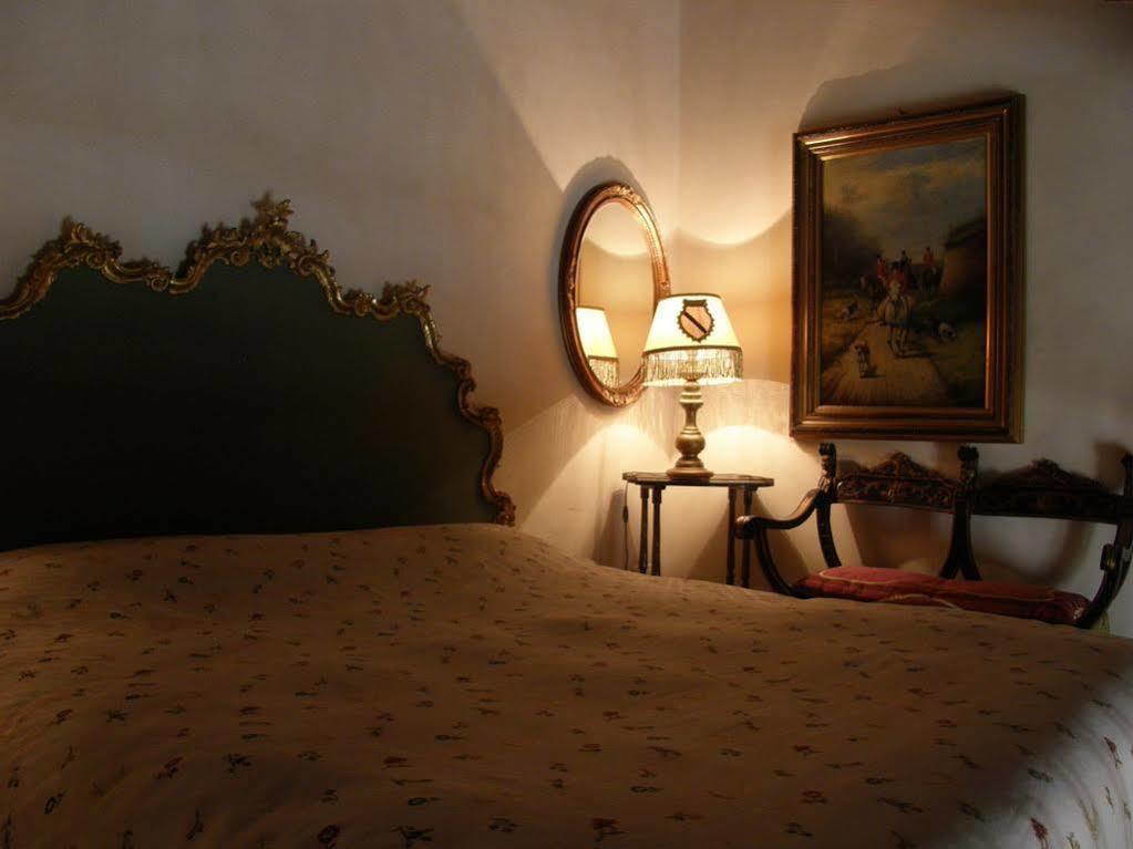 Hotel Castello Di Vigoleno Ngoại thất bức ảnh